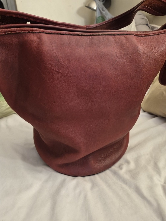 Coach Handbags - Coach Vintage Duffle Sac (Style 9085) Red Glove-tanned Leather Bucket Bag